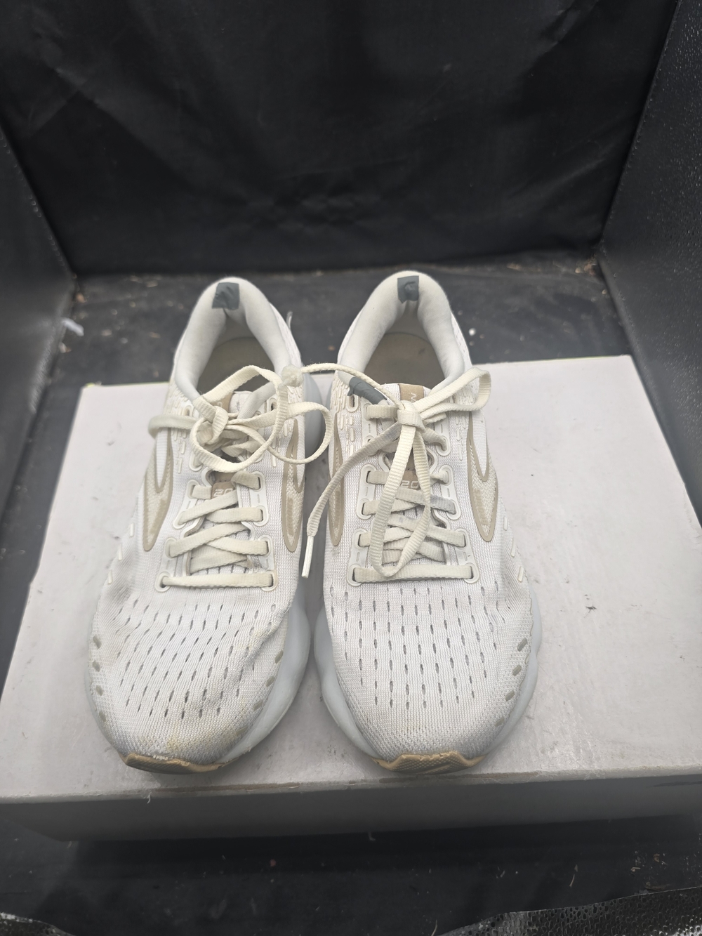 Brooks Women's White‎ Cream Athletic Running Shoes
